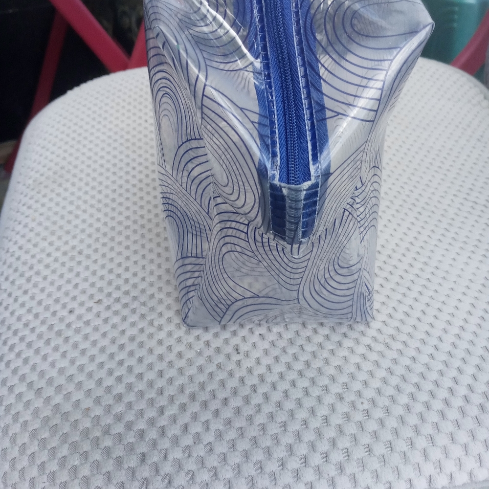 Transparent Zipper Pouch - Picture 4 of 9